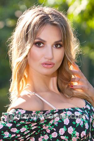 184923 - Anastasia Age: 38 - Ukraine