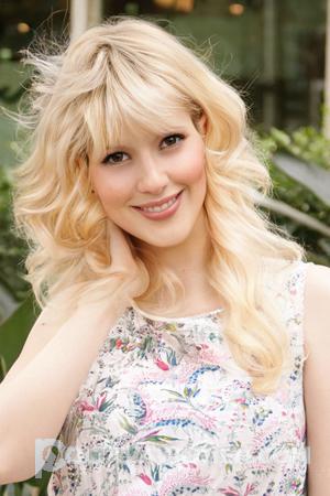 212653 - Gabriela Age: 27 - Brazil