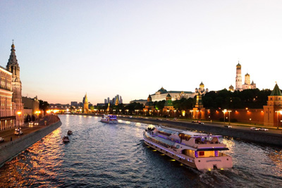 A cruise along the river.